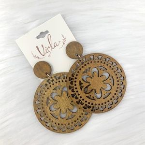 🍃Natural Flower Filigree Wood Disk Earrings